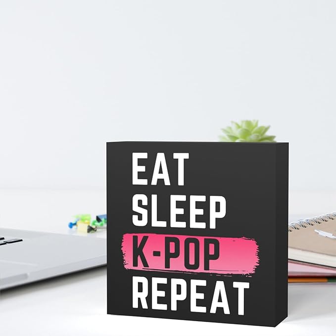K-pop Decor, Just a Girl Who Loves K-pop K-pop Room Decor Wood Sign, Girls K-pop Gifts Rustic Anime Lovers Wooden Sign for Home Living Room Girl Bedroom Decoration Gifts