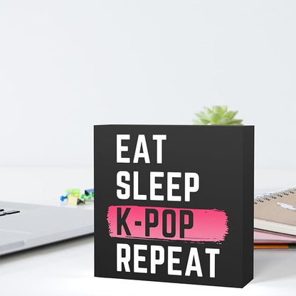 K-pop Decor, Just a Girl Who Loves K-pop K-pop Room Decor Wood Sign, Girls K-pop Gifts Rustic Anime Lovers Wooden Sign for Home Living Room Girl Bedroom Decoration Gifts