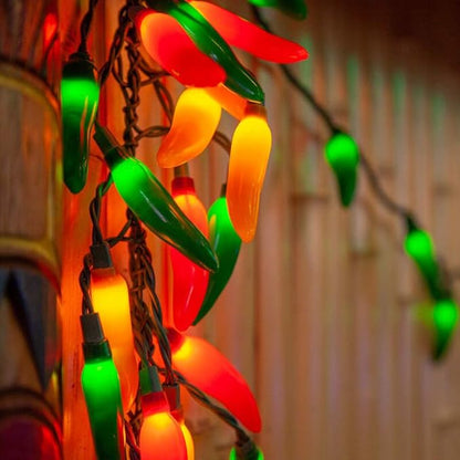 Multicolor Chili Pepper String Lights Plug in, 13.6Ft Outdoor Christmas Decorations Lights with 35 LED Red Green Yellow Chili Pepper Lights for Cinco de Mayo Fiesta House Kitchen Patio Mexican Party