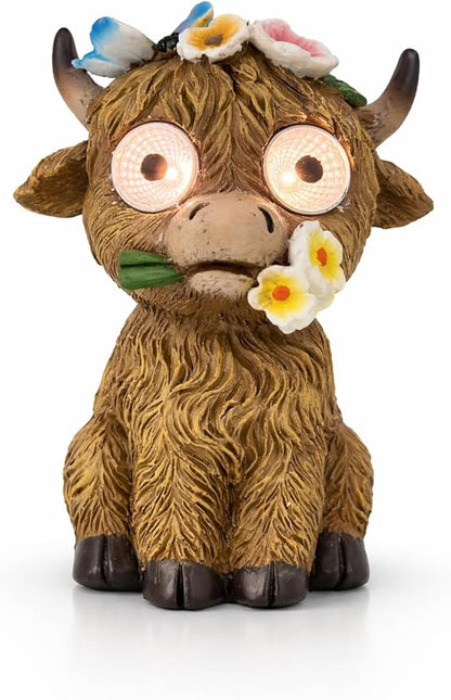 iStatue Solar Highland Cow Garden Statue with LED Light – Cute Resin Cow Figurine Outdoor Yard Decor, Waterproof Lawn Ornament, Gift for Women Mom Garden Lovers (1-Pack)