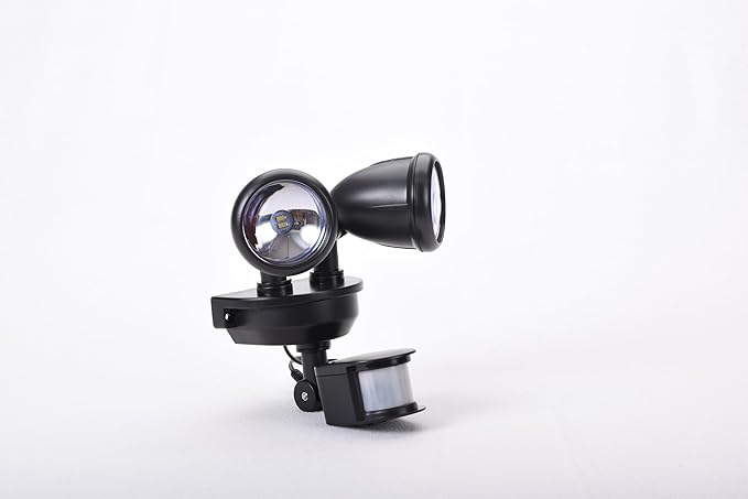 Maxsa 44215 Solar Motion Activated Dual Head Light in Black 8.50x8.00x7.50