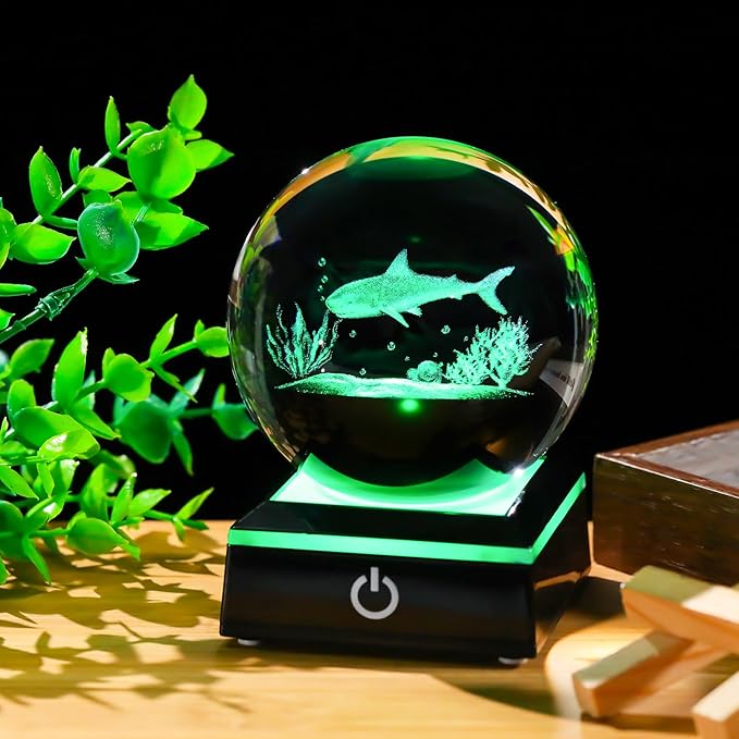 Arikyrist 3D Crystal Ball Shark Figurine with Colorful Light Base, Shark Gifts for Shark Lovers Women Men on Christmas Birthday, Laser Engraved Glass Shark Ornament Globe for Home Office (80mm)