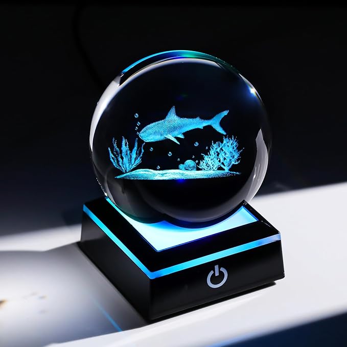 Arikyrist 3D Crystal Ball Shark Figurine with Colorful Light Base, Shark Gifts for Shark Lovers Women Men on Christmas Birthday, Laser Engraved Glass Shark Ornament Globe for Home Office (80mm)