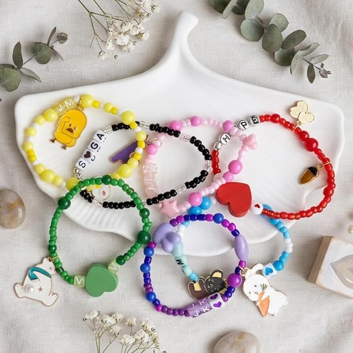 7 PCS Army‘s Bracelets Set - K-pop Inspired Friendship Beaded Bracelets with Letters & Charms - Unique Dream Jewelry Gifts Merch