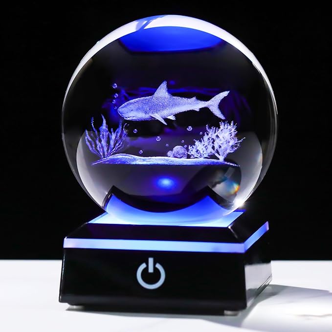 Arikyrist 3D Crystal Ball Shark Figurine with Colorful Light Base, Shark Gifts for Shark Lovers Women Men on Christmas Birthday, Laser Engraved Glass Shark Ornament Globe for Home Office (80mm)