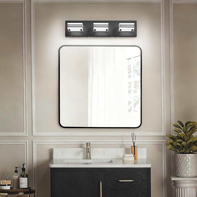 SOLFART LED Bathroom Vanity Light Fixtures： 3 Light Matte Black Modern Acrylic Bathroom Wall Lighting Fixtures Over Mirror 5CCT