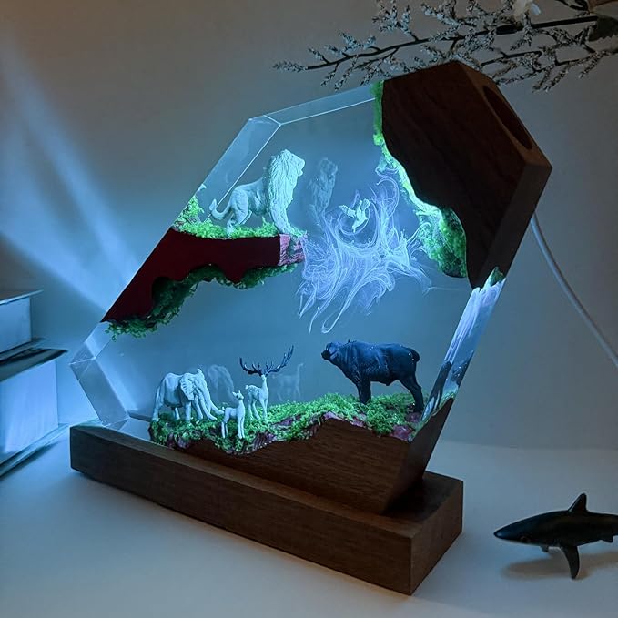 Handmade 3D Lion Resin Lamp,The King of The Forest Figurine Lamp, Animals Resin Night Light with RGB LED Light, Home Office Decor, Unique Anime Gifts for Him Her Kids on Birthday Holiday (8" x 5")